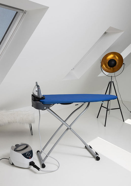 Lux Aerostar Neo featuring the Aerostar Neo and Iron Neo.