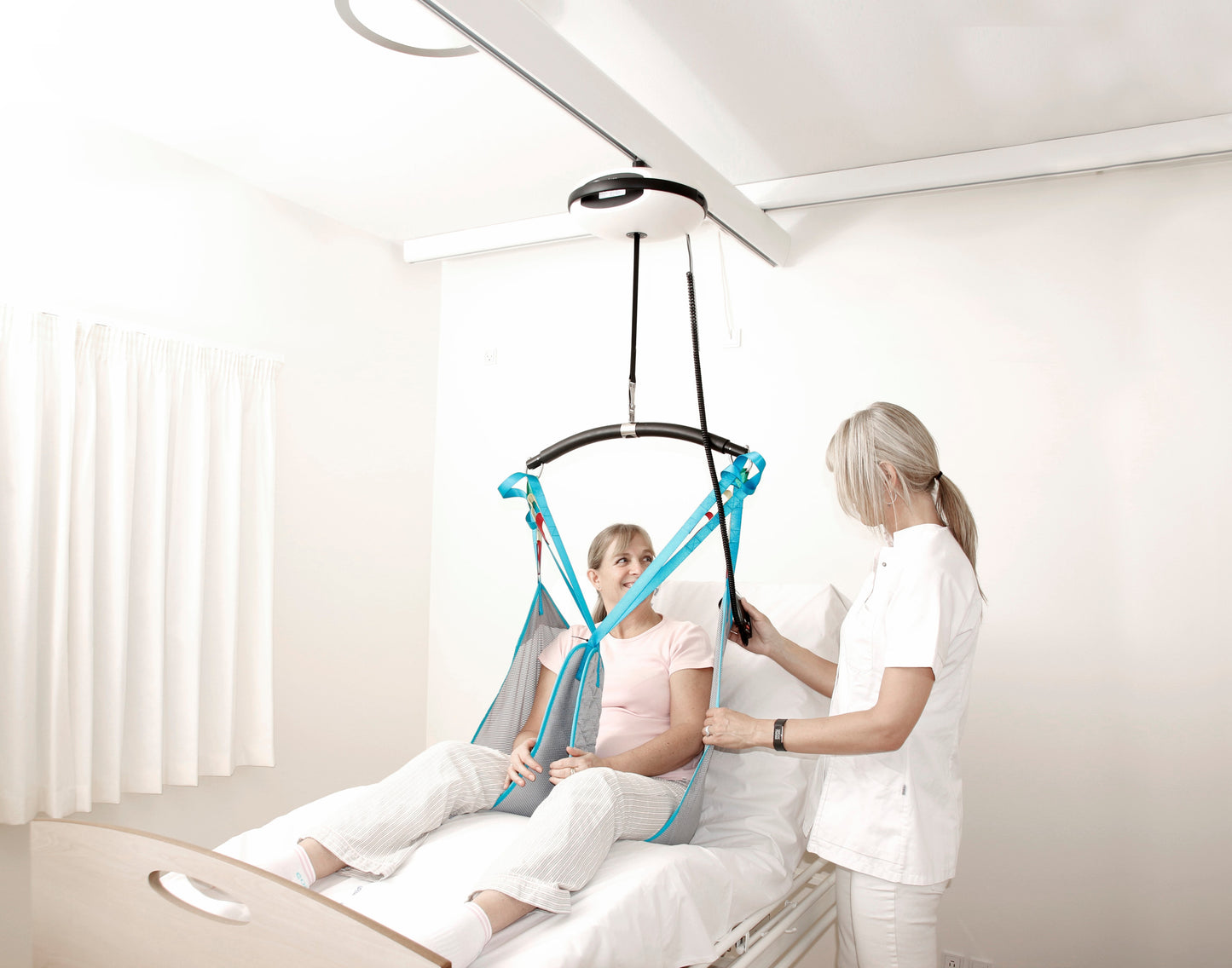 Luna IPx4 Ceiling Hoist