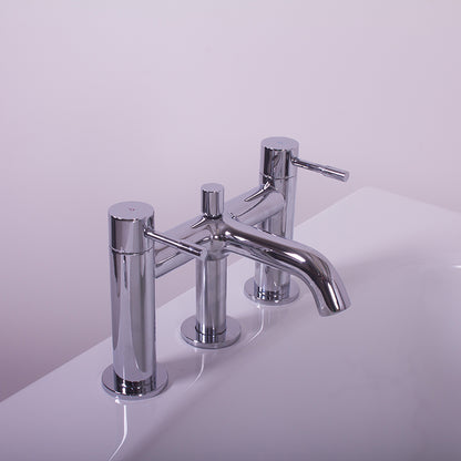 Height-adjustable assisted bath – photo of taps.