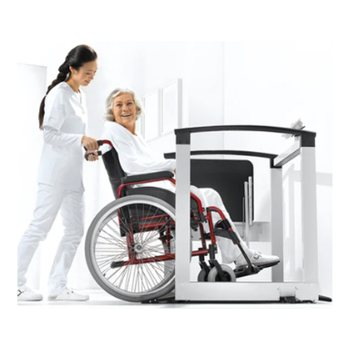 Seca 685 R in use with a wheelchair user